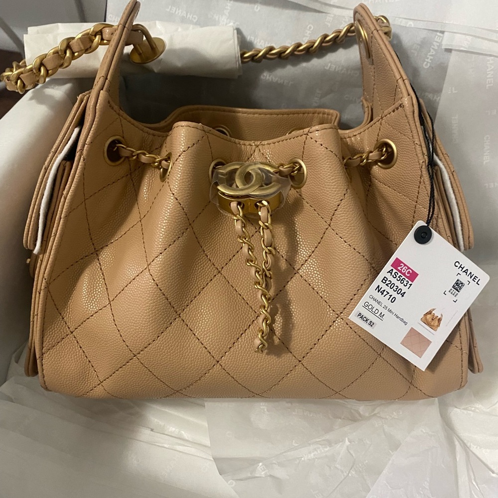 Chanel 25 mini in beige